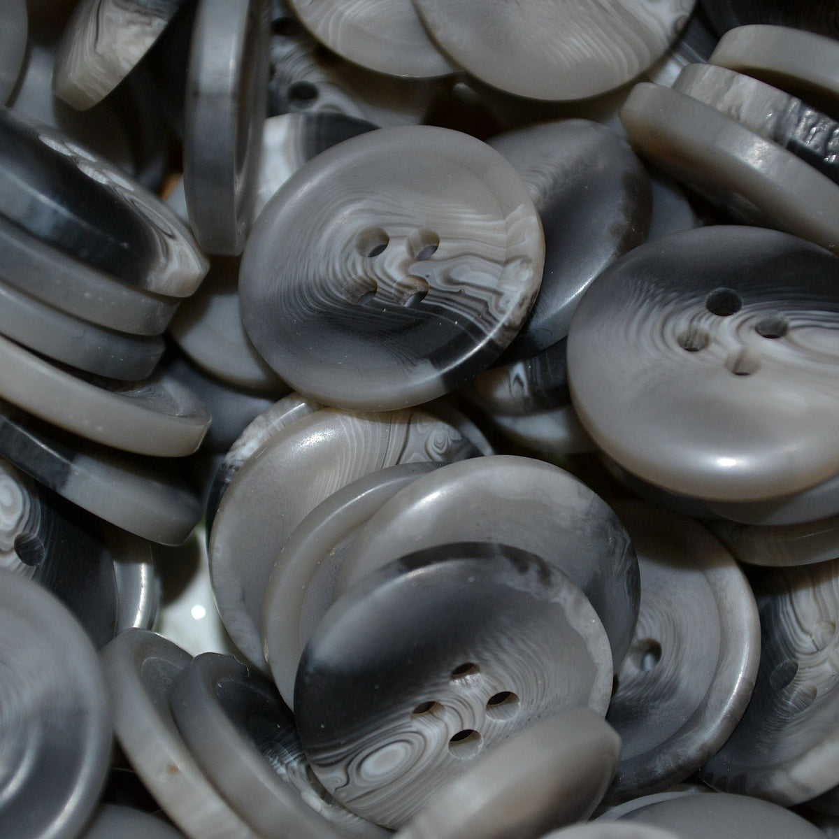 Light Grey Resin Pimbo Buttons - Large (32 Ligne)